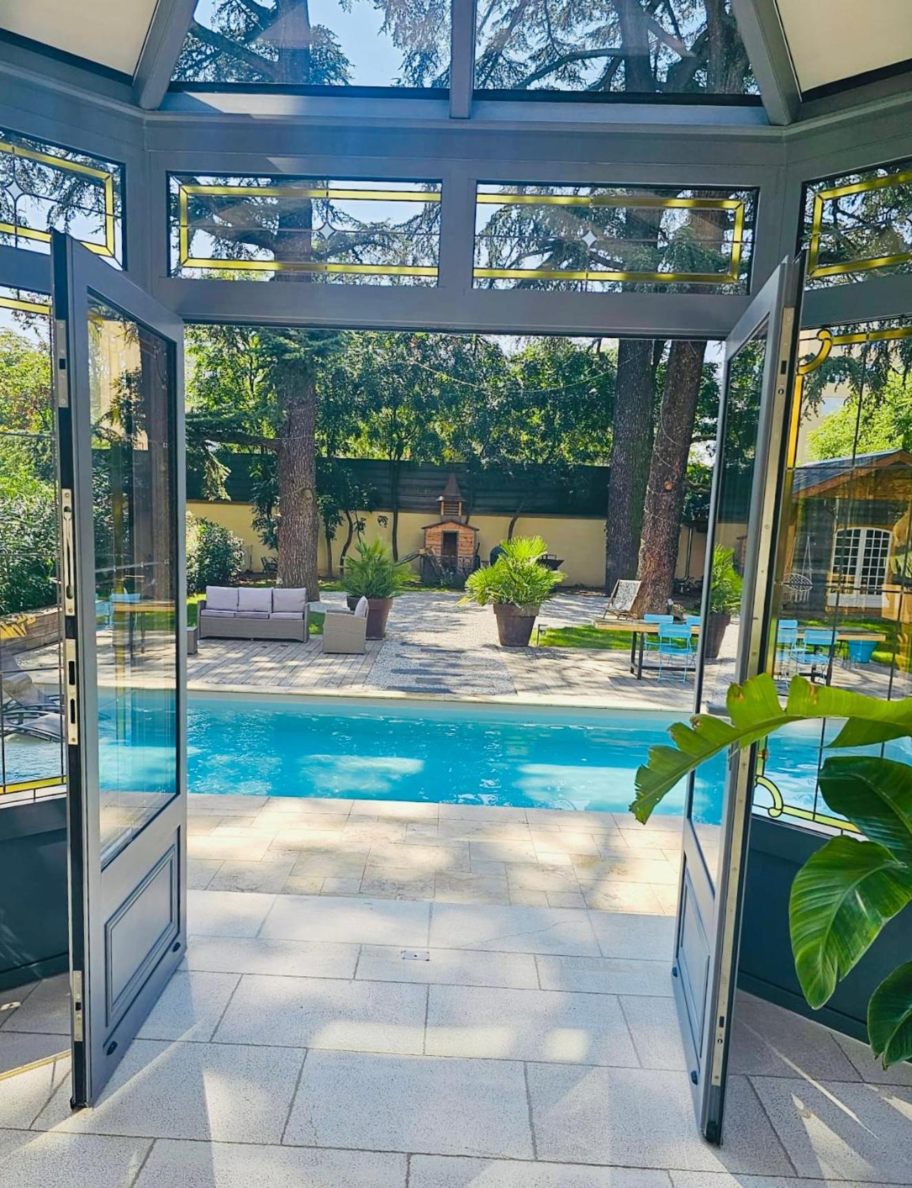 Chateau Grandclement Lyon Villeurbanne Niveau Rdc - Tresor Cache En Ville Avec Vue Piscine Et Parc Exterior foto